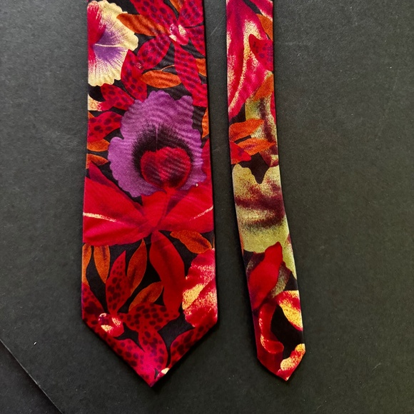 Harve Benard by Benard Holtzman Mens Neck Tie 100% Silk Bold Vivid Floral - Picture 3 of 3
